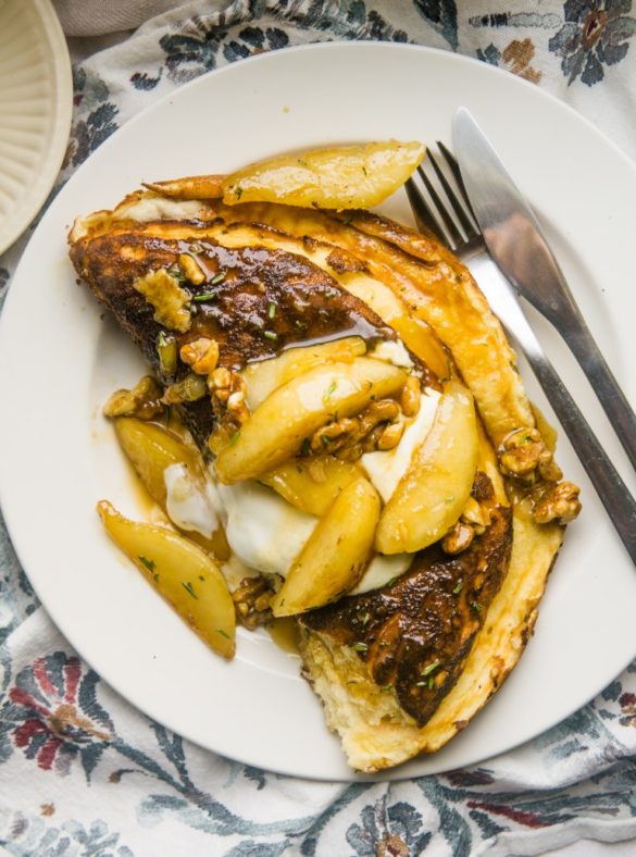 Omlet na maślance z karmelizowaną gruszką 12