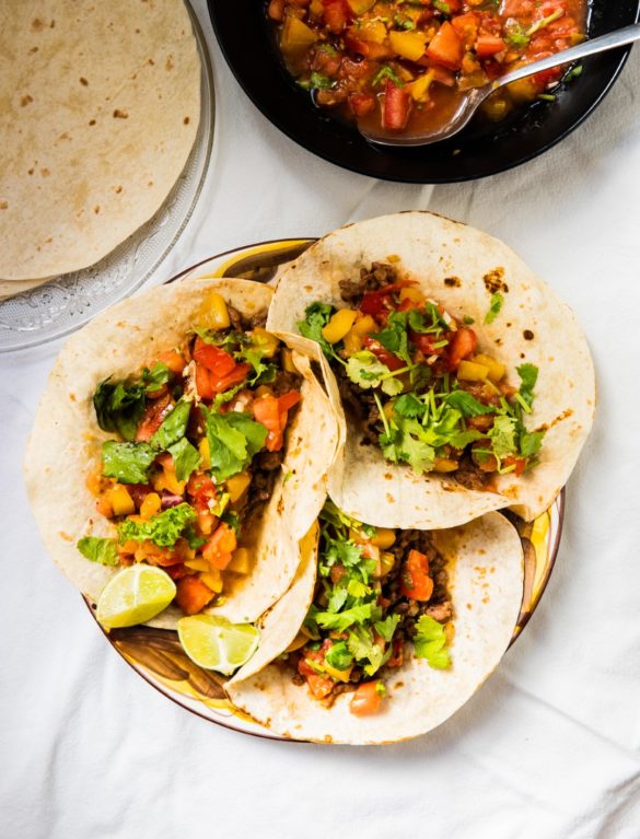 Tacos z wołowiną i salsą pomidorowo-śliwkową 4