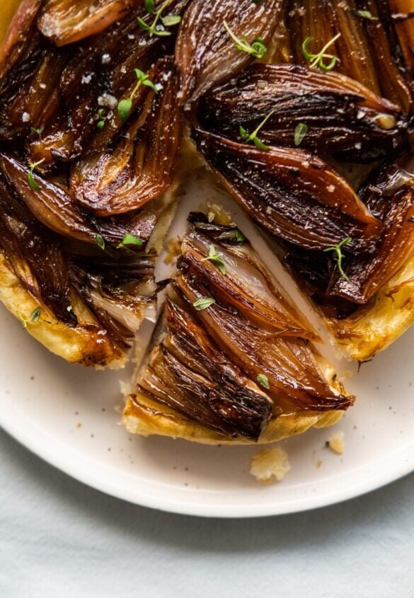 Wytrawna tarte tatin z szalotkami i tymiankiem 2
