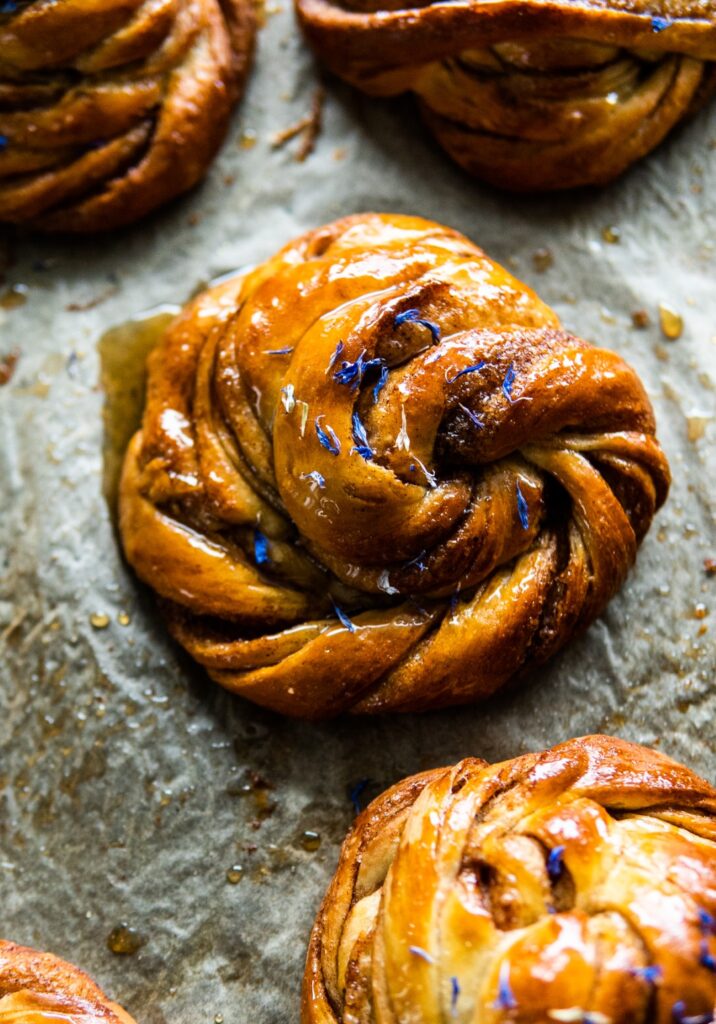Cynamonki: Szwedzkie Bułeczki Kanelbullar 2 Cynamonki: Szwedzkie Bułeczki Kanelbullar 1
