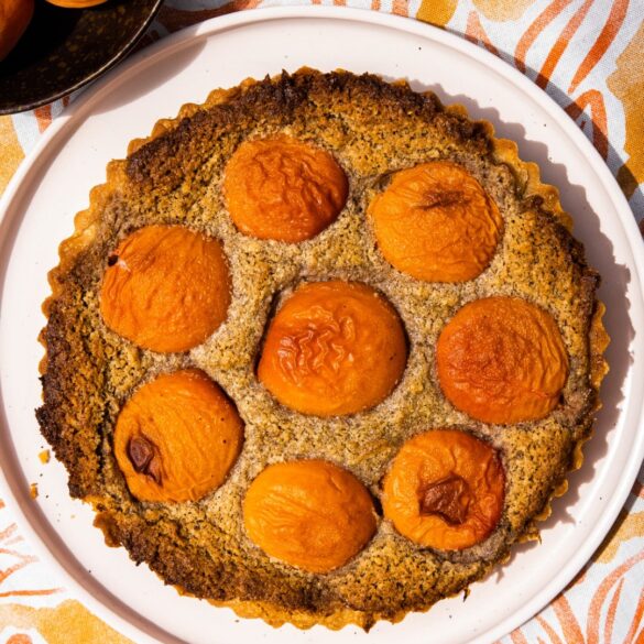Tarta morelowa z włoskim frangipane i rumem
