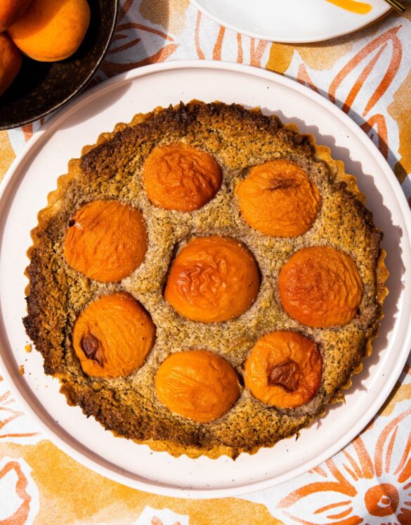 Tarta morelowa z włoskim frangipane i rumem
