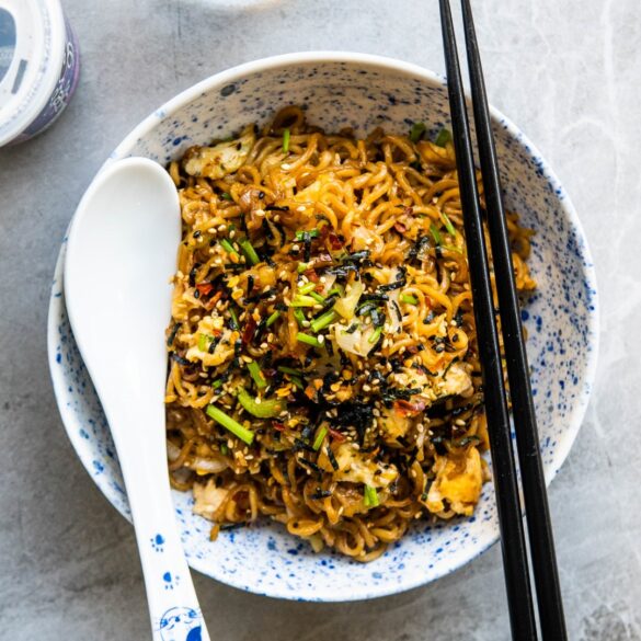 Instant Stir Fry Ramen z jajkiem i porem