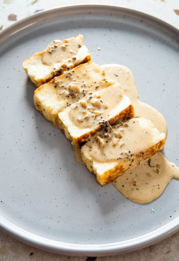 Halloumi au poivre, w sosie pieprzowym 2