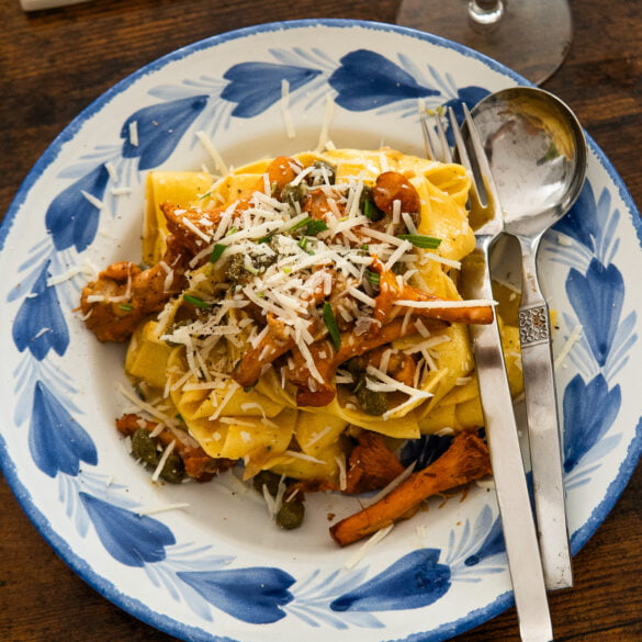 Carbonara z kurkami i kaparami