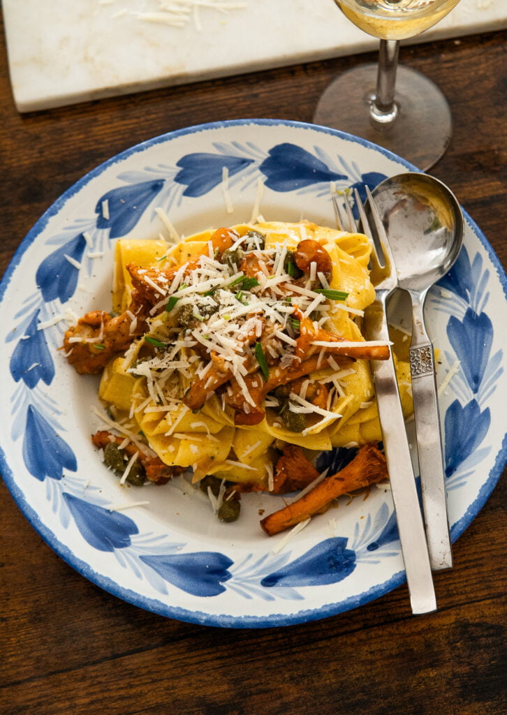 Carbonara z kurkami i kaparami 1 Carbonara z kurkami i kaparami