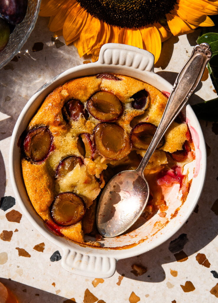 Clafoutis ze śliwkami i rozmarynem 2 Clafouti ze śliwkami i rozmarynem