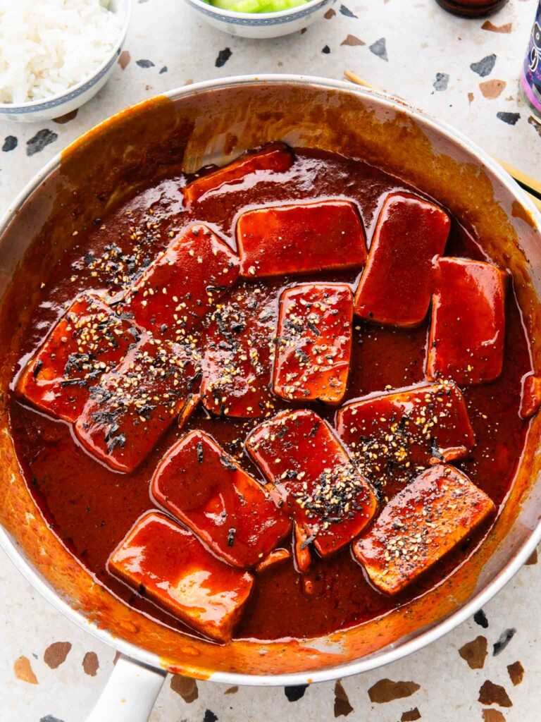 Duszone tofu w sosie gochujang 1 Duszone tofu w sosie gochujang