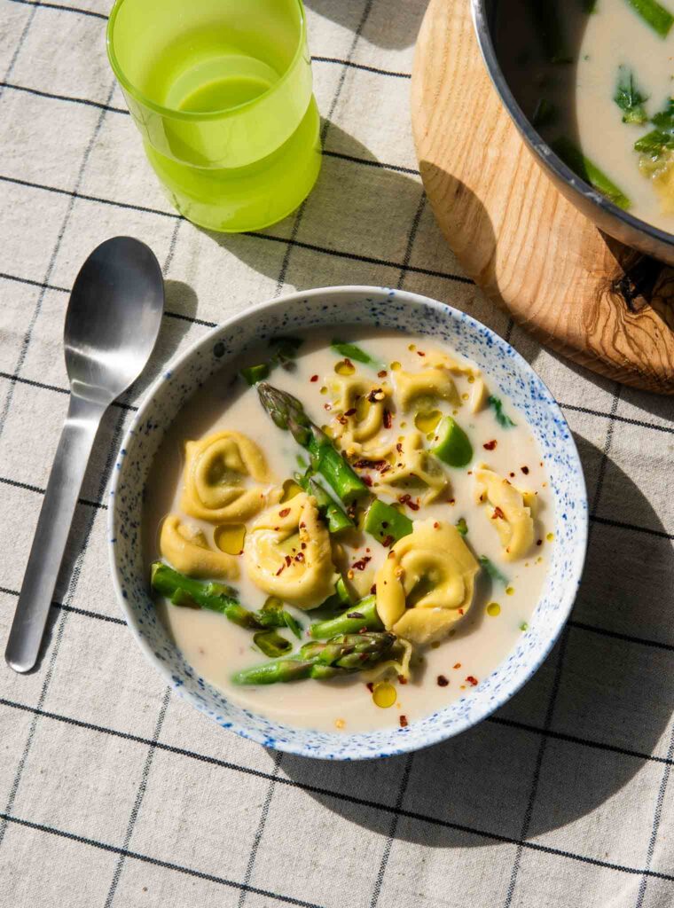 Cytrynowa zupka tortellini ze szparagami 1 Cytrynowa zupka tortelilni ze szparagami