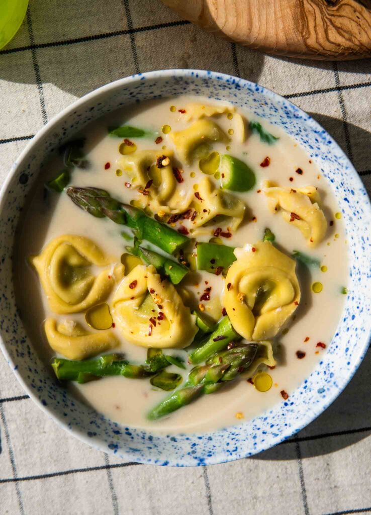 Cytrynowa zupka tortellini ze szparagami 2 Cytrynowa zupka tortellini ze szparagami 1