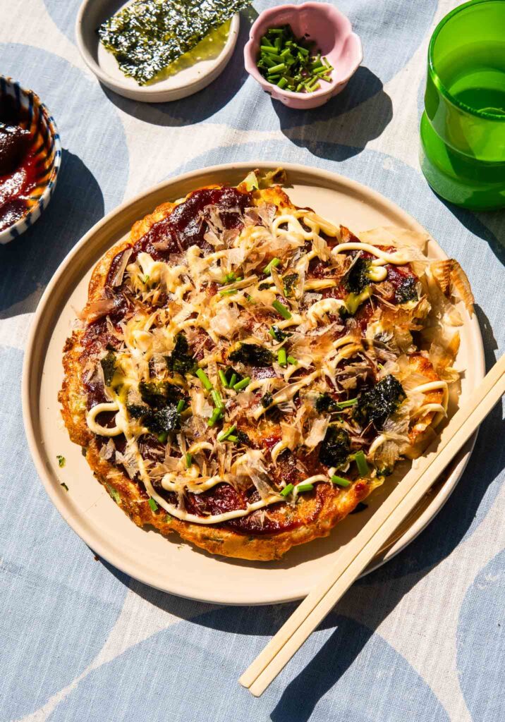 Okonomiyaki: japońskie placki z kapusty i czego tylko chcesz 2 Okonomiyaki: japońskie placki z kapusty i czego tylko chcesz 1