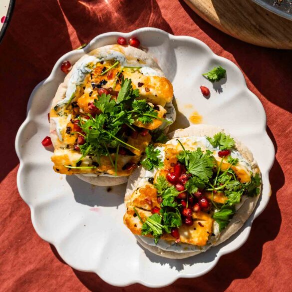 Hot halloumi pita