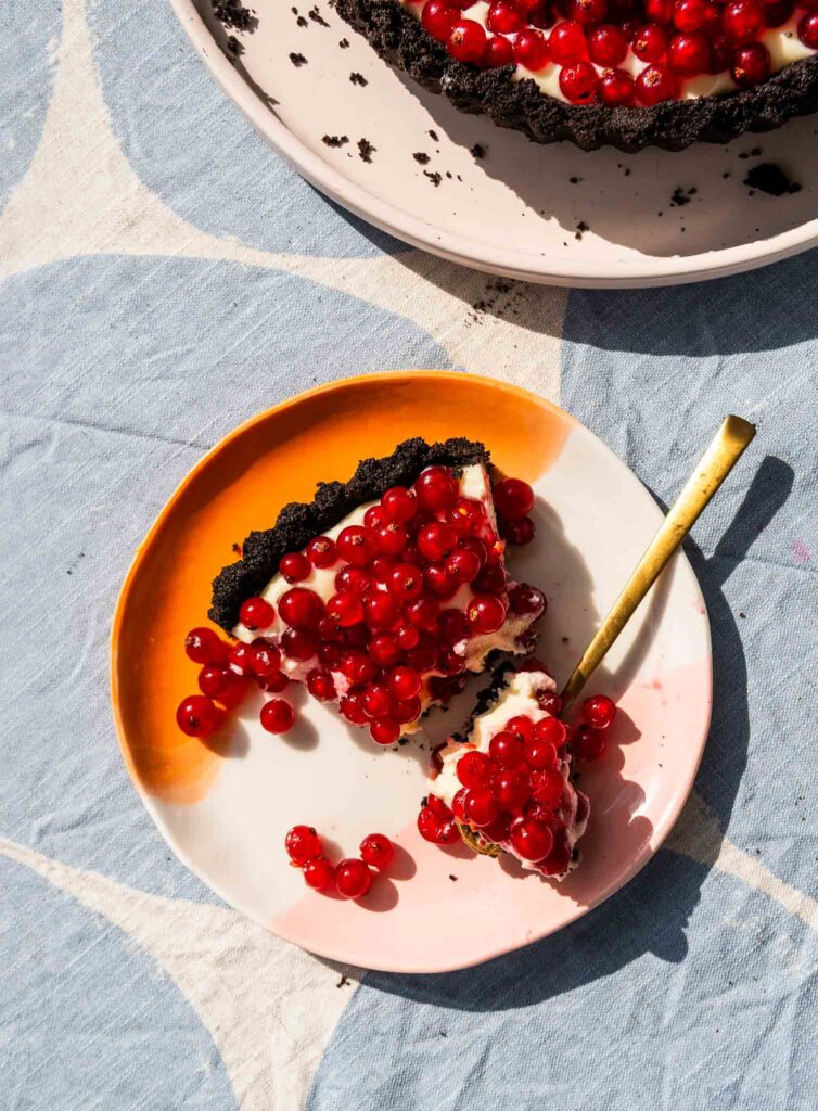 Tarta z kremem z białej czekolady i porzeczkami 3 Tarta z kremem z białej czekolady i porzeczkami