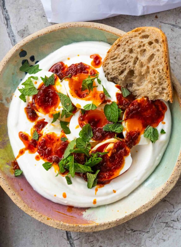 Jajka w sosie harissa