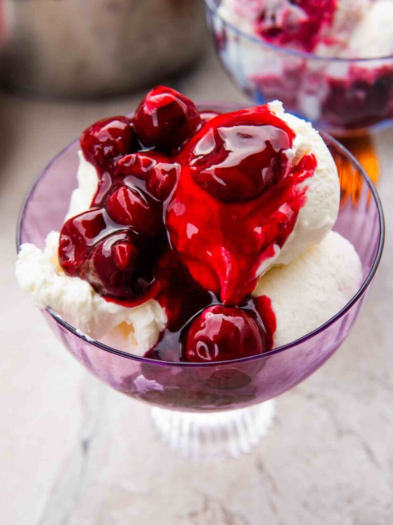 Fantazyjnie lody wiśniowe na dwa sposoby 1 Fantazyjnie lody wiśniowe na dwa sposoby 1
