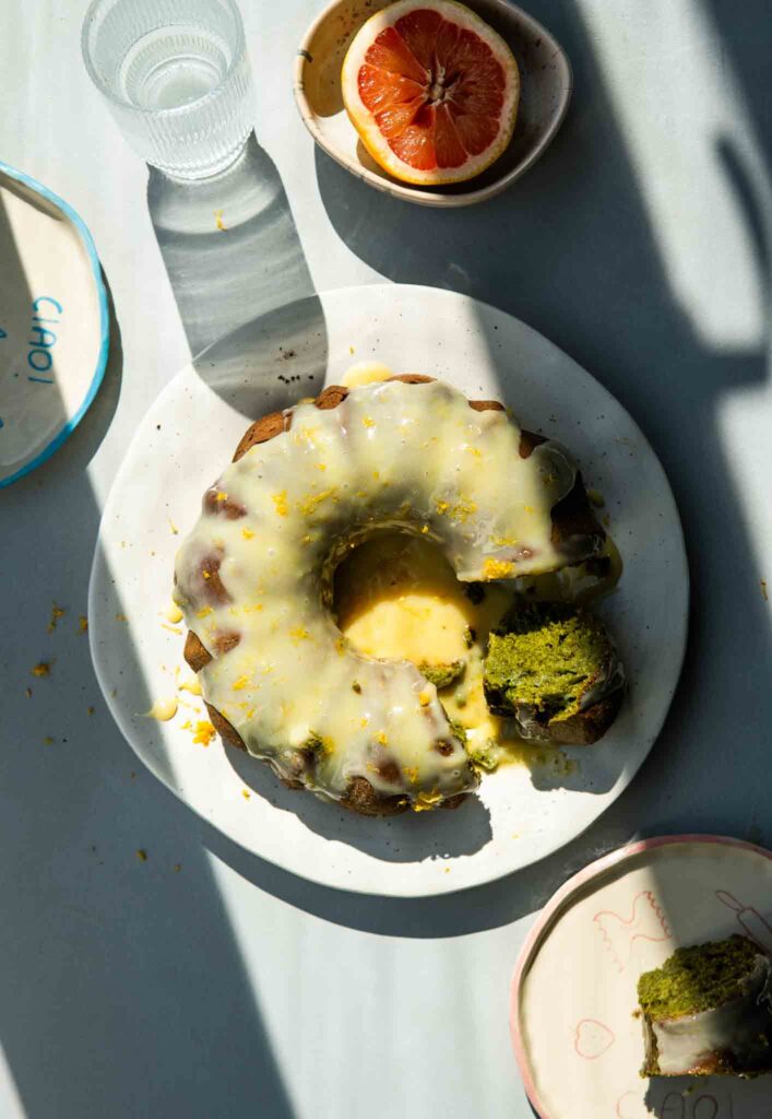 Babka matcha z grejpfrutową polewą 1 Babka matcha z grejpfrutową polewą