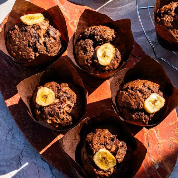 Bananowe muffinki z czekoladowym kremem ciasteczkowym