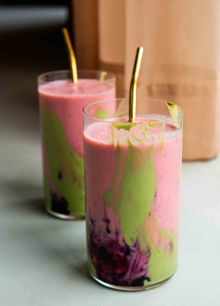 Truskawkowe matcha smoothie do kwadratu 1 Truskawkowe smoothie do kwadratu