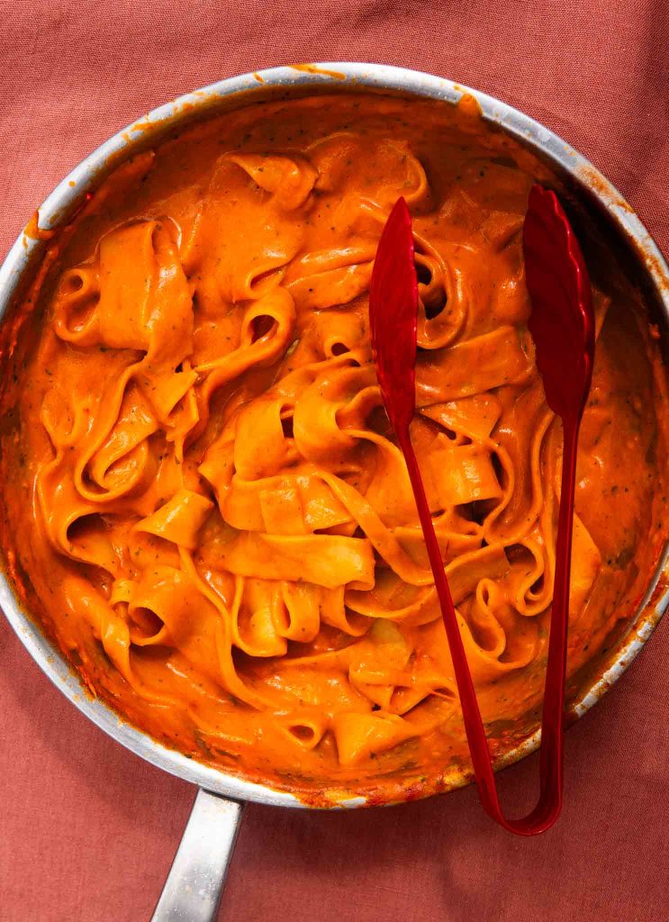 Ultra-kremowy makaron pomidorowy z burratą