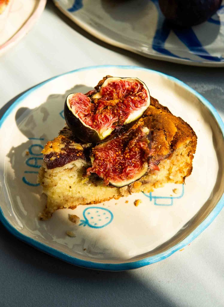 Ciasto z figami, ricottą i sosem z palonego miodu