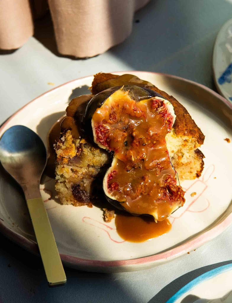 Ciasto z figami, ricottą i sosem z palonego miodu