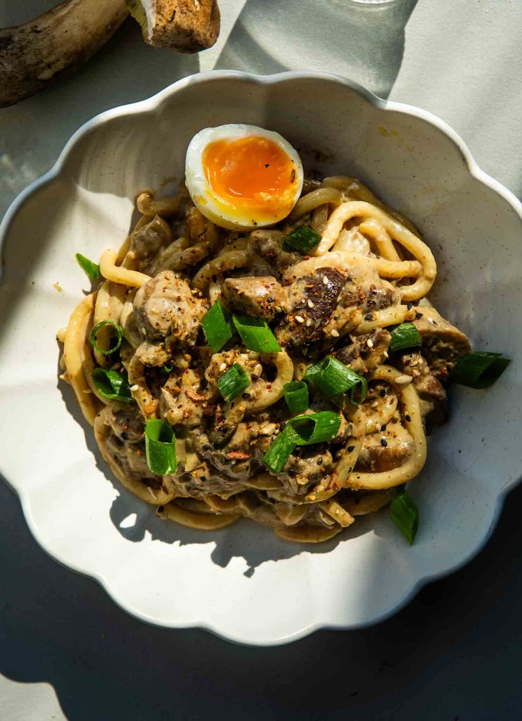 Udon w kremowym sosie borowikowym