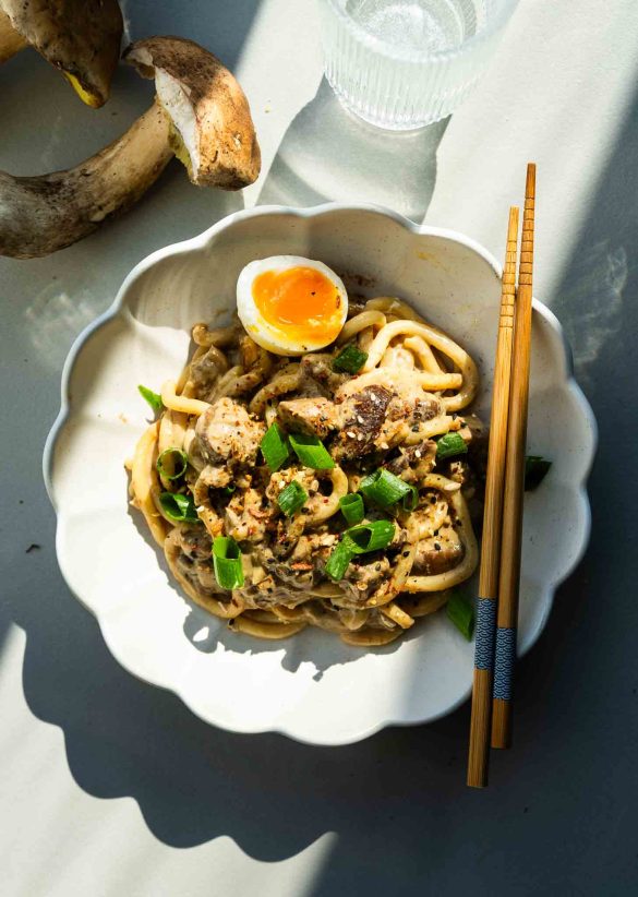 Udon w kremowym sosie borowikowym