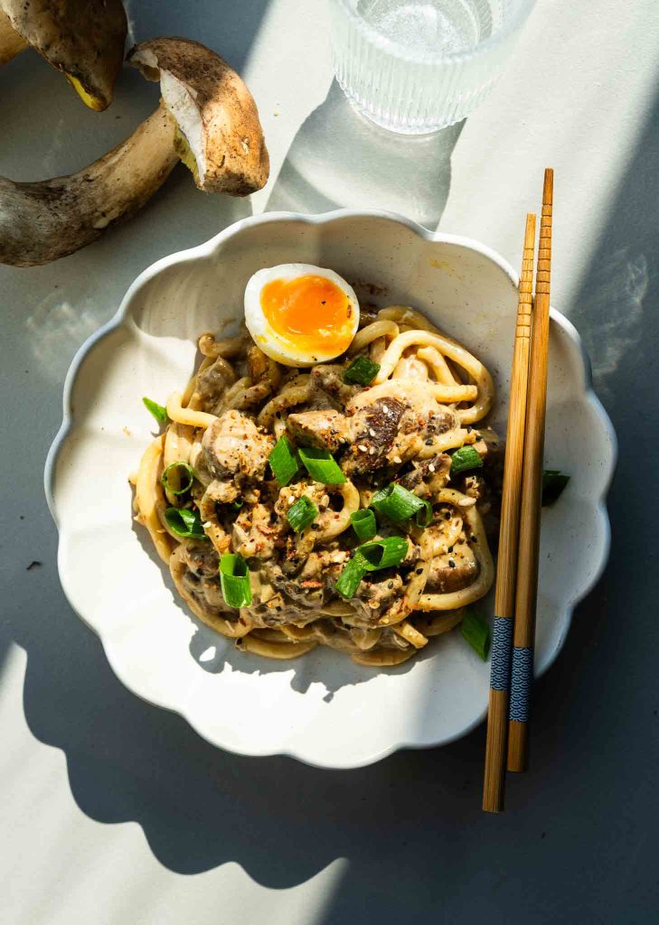 Udon w kremowym sosie borowikowym