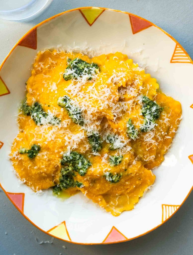 Awaryjne ravioli z sosem dyniowym i parmezanem