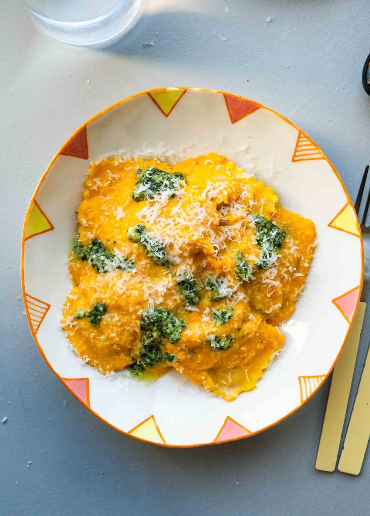 Awaryjne ravioli z sosem dyniowym i parmezanem