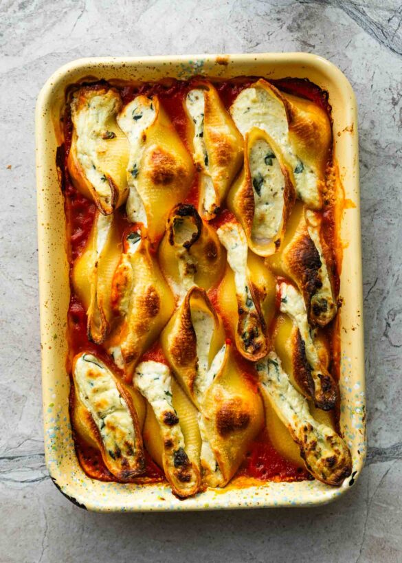 Zapiekane faszerowane muszle z ricottą, mozzarellą i bazylią