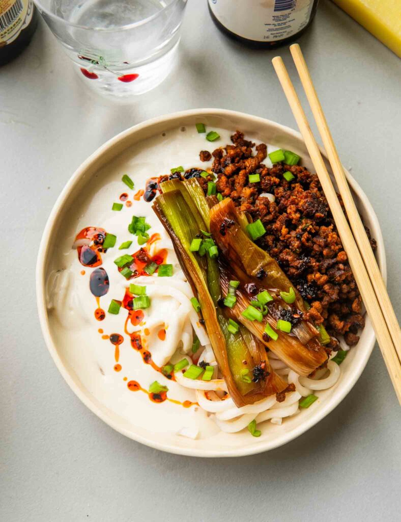 Jedwabisty tofu udon z mielonym w glazurze gochujang 2 Jedwabisty tofu udon z mielonym w glazurze gochujang