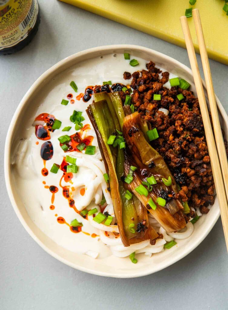 Jedwabisty tofu udon z mielonym w glazurze gochujang 1 Jedwabisty tofu udon z mielonym w glazurze gochujang