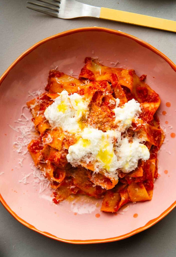 Makaron w sosie z pomidorów i grillowanej papryki 2 Makaron w sosie z pomidorów i grillowanej papryki