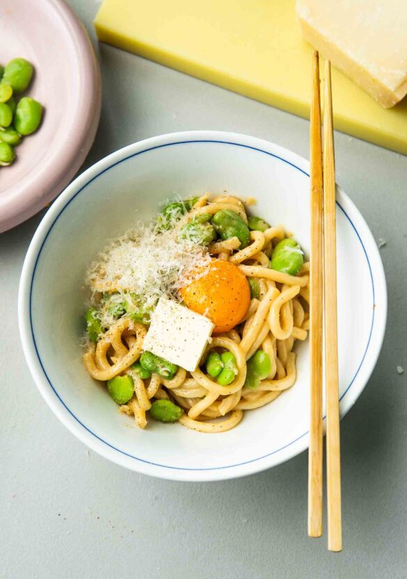 Bobnięty udon carbonara