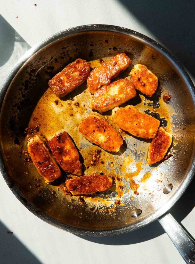 Pity z hot honey halloumi i bakłażanem w miodowej harissie 2 Pity z hot honey halloumi i bakłażanem w miodowej harissie