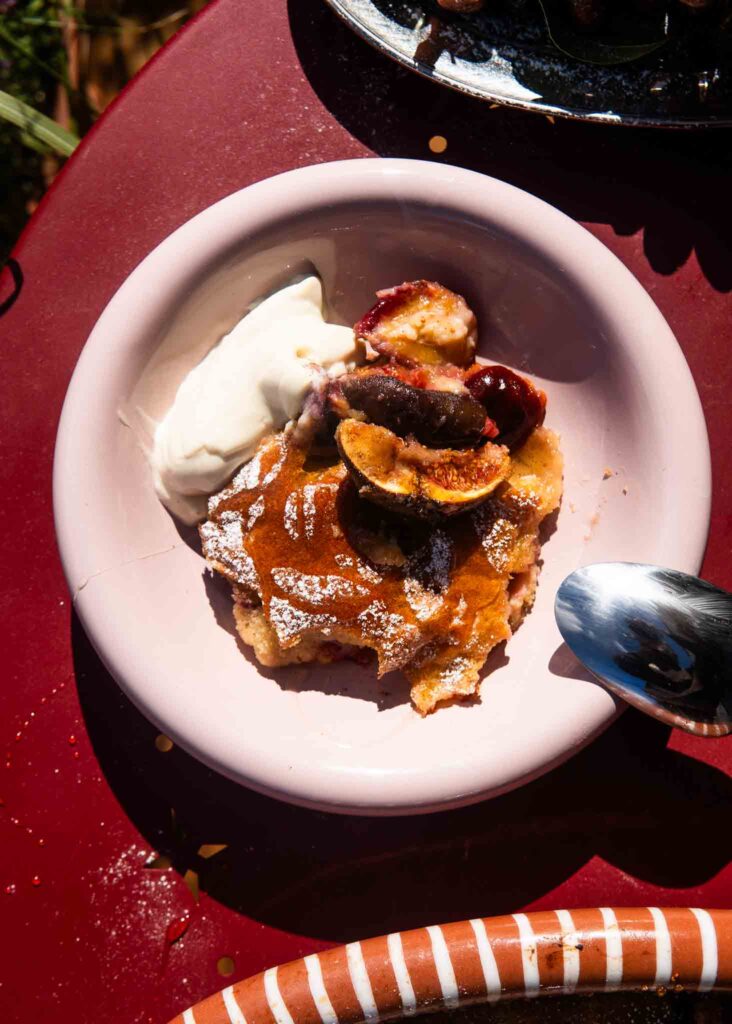 Cynamonowe clafoutis ze śliwkami i figami 2 Cynamonowe clafoutis ze śliwkami i figami