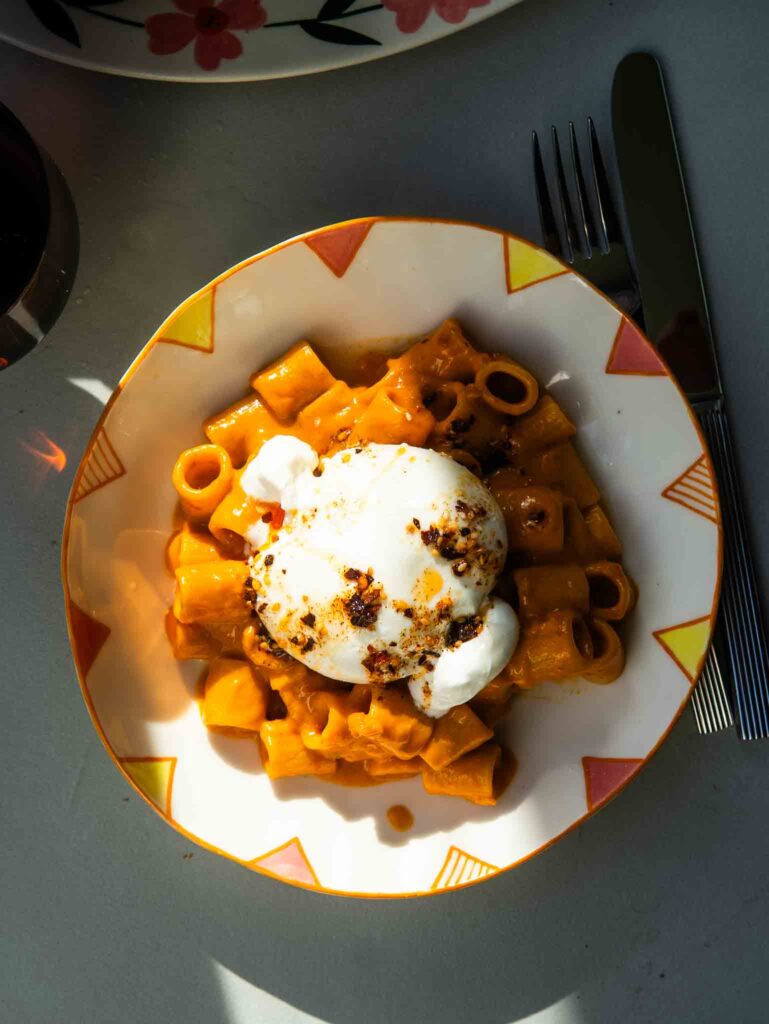 Dyniowe penne alla vodka z burratą i chrupiącym chili 2 Dyniowe penne alla vodka z burratą i chrupiącym chili
